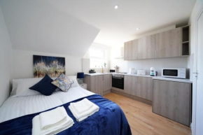 NEW Private Studio Apartment London 6